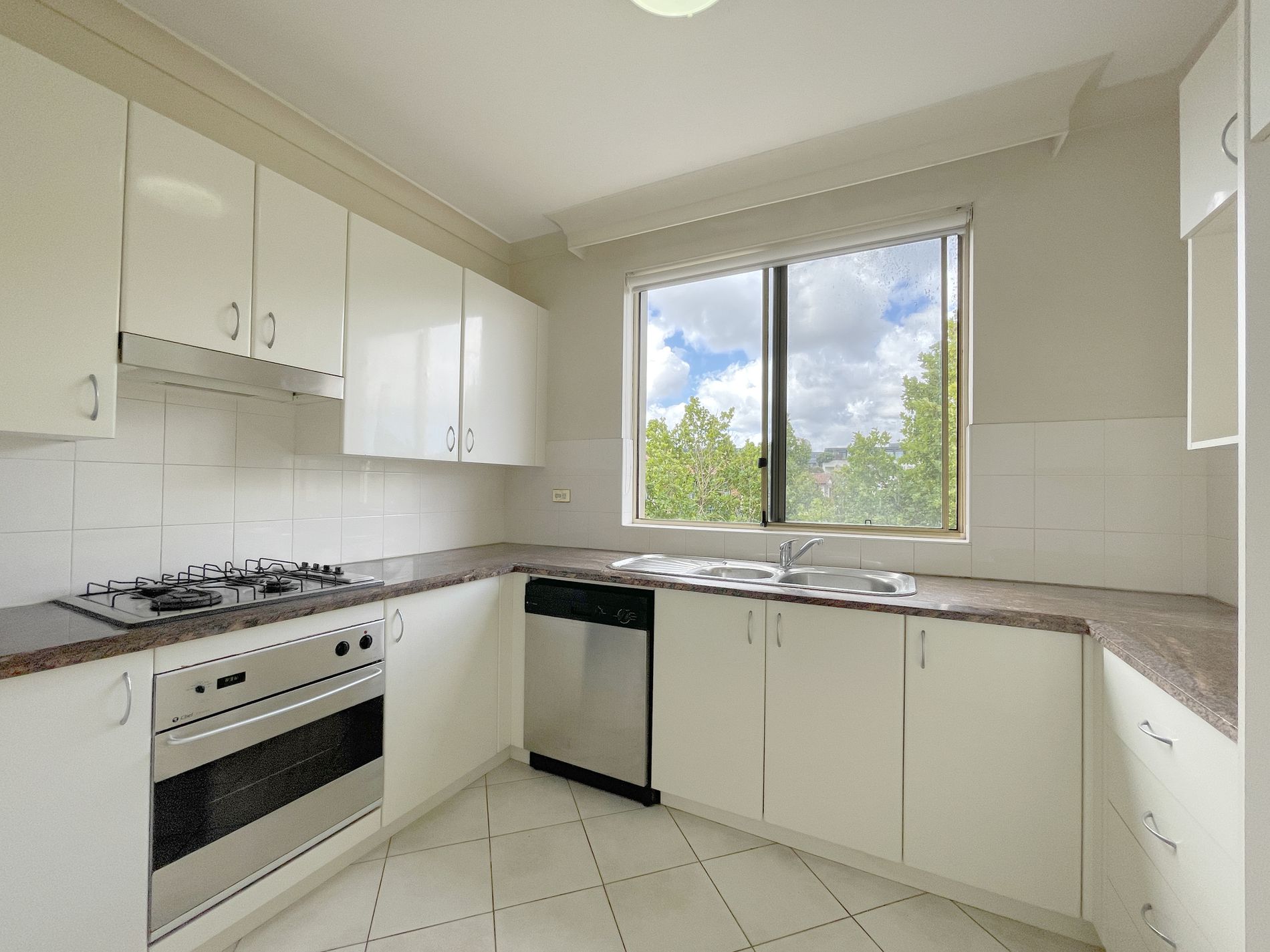 570 / 83-93 Dalmeny Avenue, Rosebery