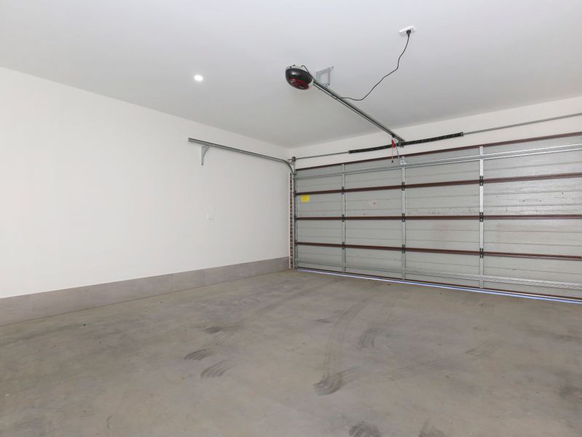 2/4 Dickens Avenue, Heidelberg Heights