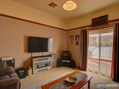 72 Williams Road, Horsham