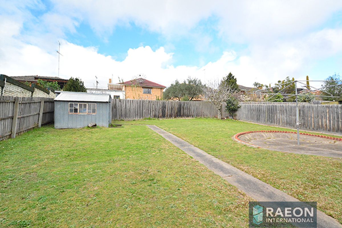 28 Lincoln Drive, Bulleen