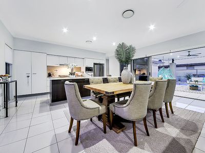 6 Thomson Place, Wakerley