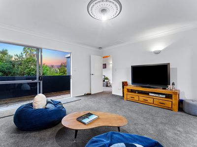 2/962 Beach Road, Torbay