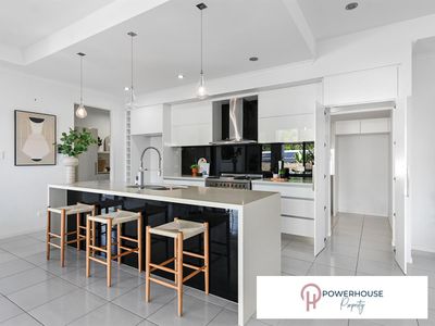 6 Badine Street, Caravonica