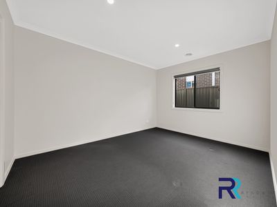 9 Larneuk Drive, Cobblebank
