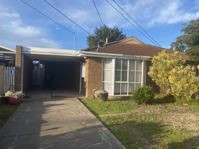 2 / 8 Dummett Avenue, Hoppers Crossing