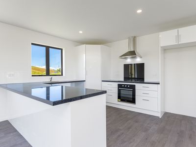 20 Journeys End, Tapora