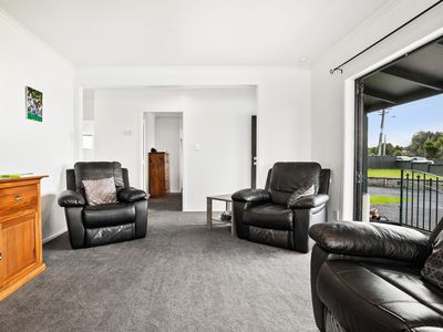 276 Sturges Road, Henderson