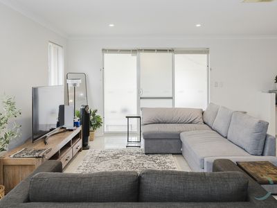 68 Leschenault Loop, Banksia Grove