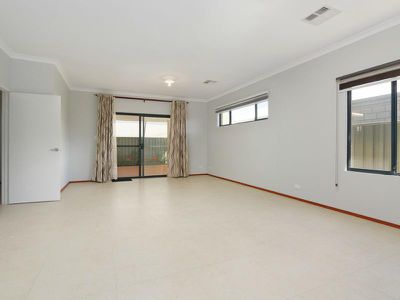 12 Graduate Way, Coolbellup