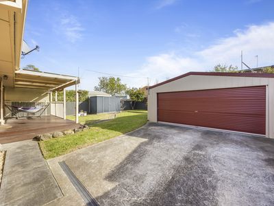 8 Fidge Crescent, Breakwater