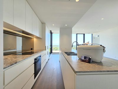 601 / 8 Louise Street, Melbourne