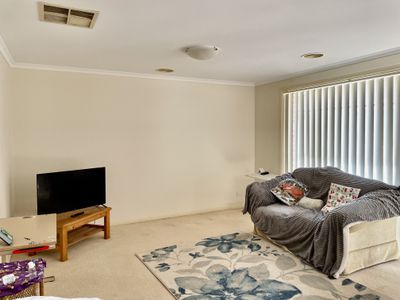2B Ritchie Close, Griffith