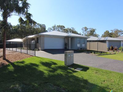 2 / 50 Amanda Crescent, Forster