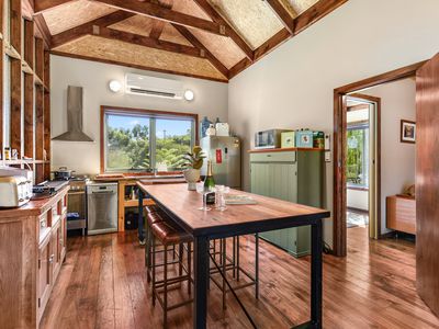 1 Holloway Street, Donovans