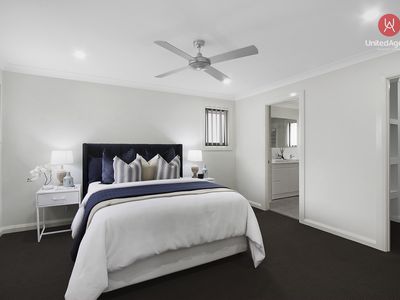 77 Southern Cross Avenue, Middleton Grange