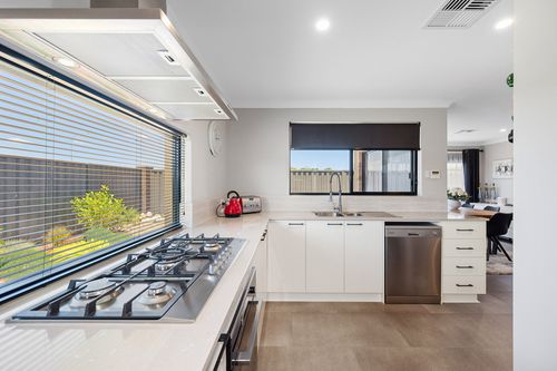 26 Gossan Chase, Piara Waters