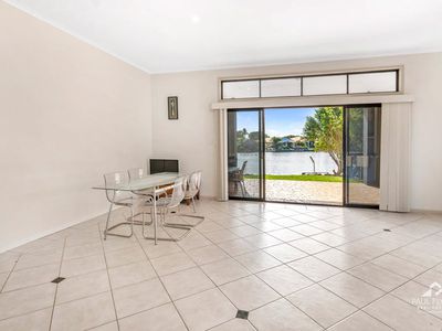 156 MONTEREY KEYS DRIVE, Helensvale