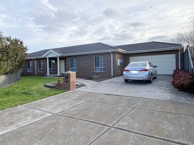 12 Maculata Place, Manor Lakes