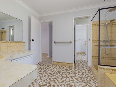 1 Abingdon Road, Swan View