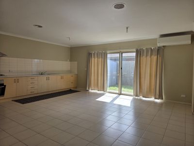 2 / 23 Mayfield Grove, Altona Meadows