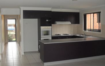 5 Storey Drive, Pakenham