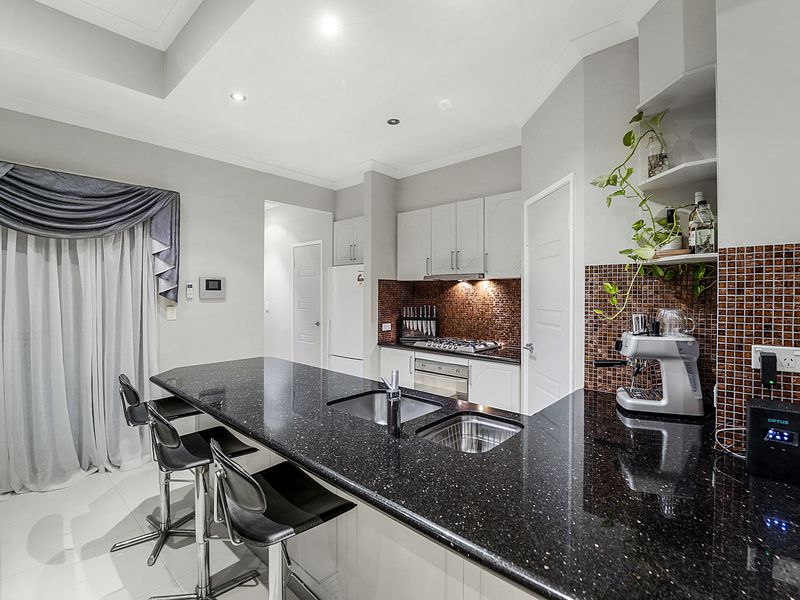 35A Hartfield Way, Westminster