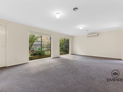 6 Greenfield Court, Cranbourne North