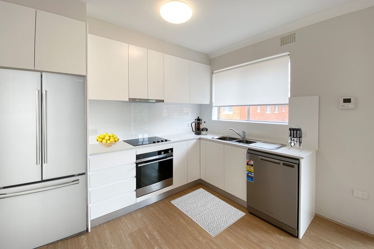 9 / 2 Macintosh Street, Mascot