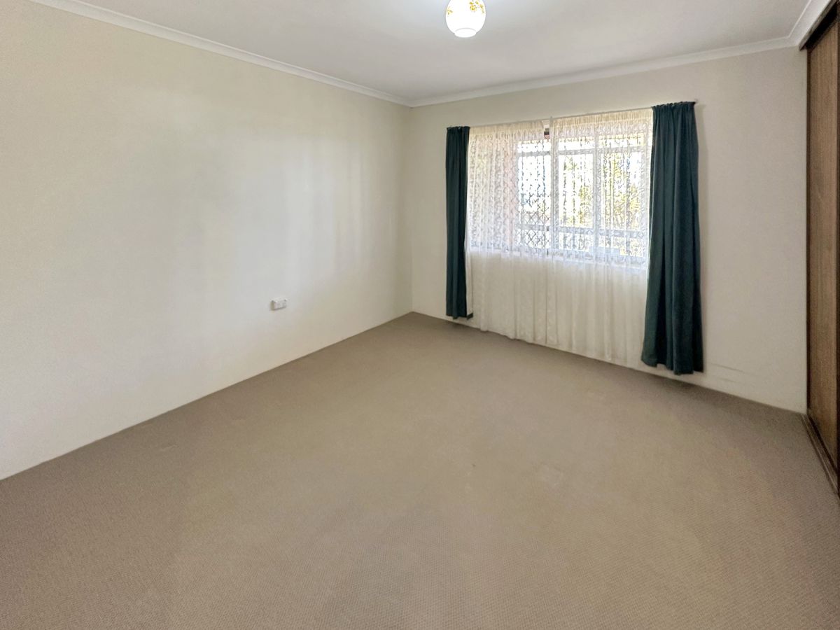 21 Crouch Avenue, Atherton