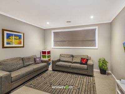 8 Dan Morgan Drive, Cranbourne East