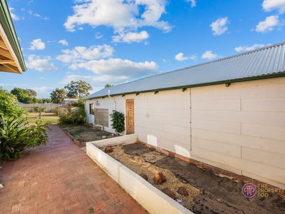 17 Church Street (Studio), Kelmscott