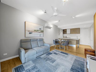 232 / 33 Quay Boulevard, Werribee South