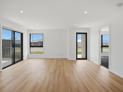 1 / 67 Parkfield Drive, Youngtown