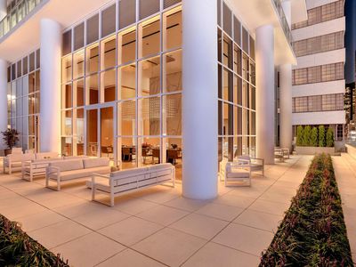 200 East 59th Street,  New York, NY, International
