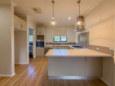 10 Milloo Crescent, Swan Hill