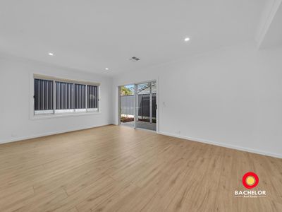 5 Dundee Street, Evanston