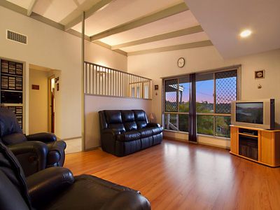 12 Salamander Place, Rochedale South