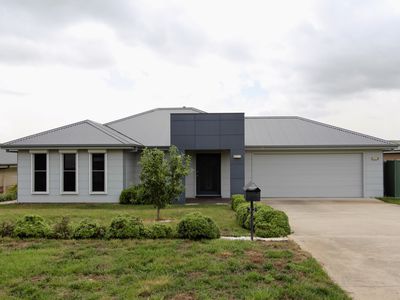 32 EMERALD DRIVE, Kelso