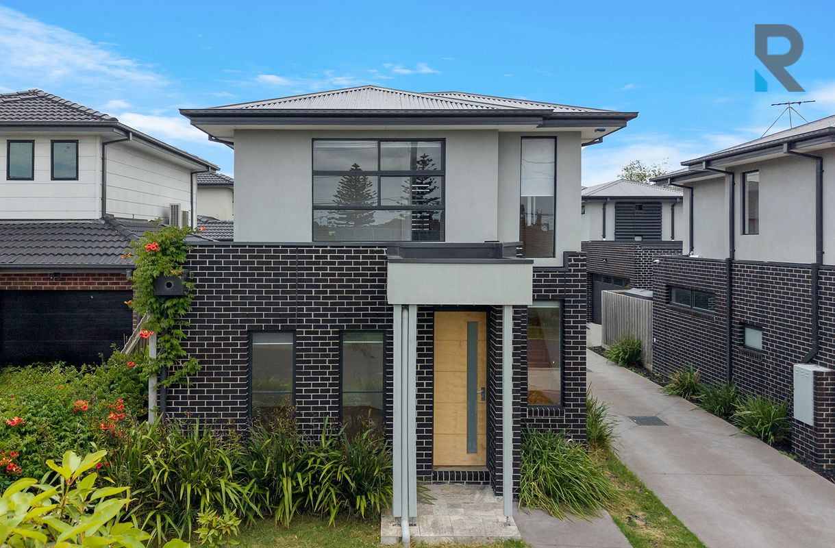 1 / 2 White Street, Reservoir