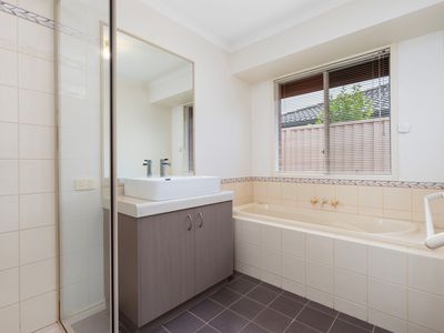 16 WREN COURT, Wodonga