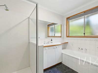 98A Montrose Road, Montrose
