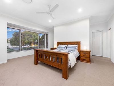 16 Macquarie Street, Wakerley