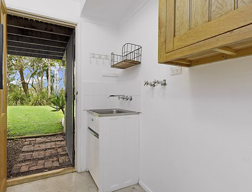 Old Tewantin, river access, shared Jetty, bushland setting! image 15