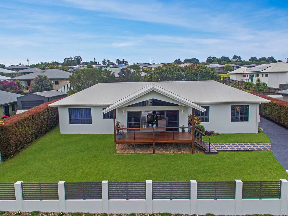 16 MITCHELL DRIVE, Atherton
