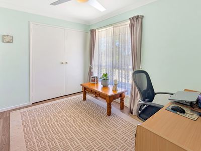 5 Tarourga Place, Dalmeny