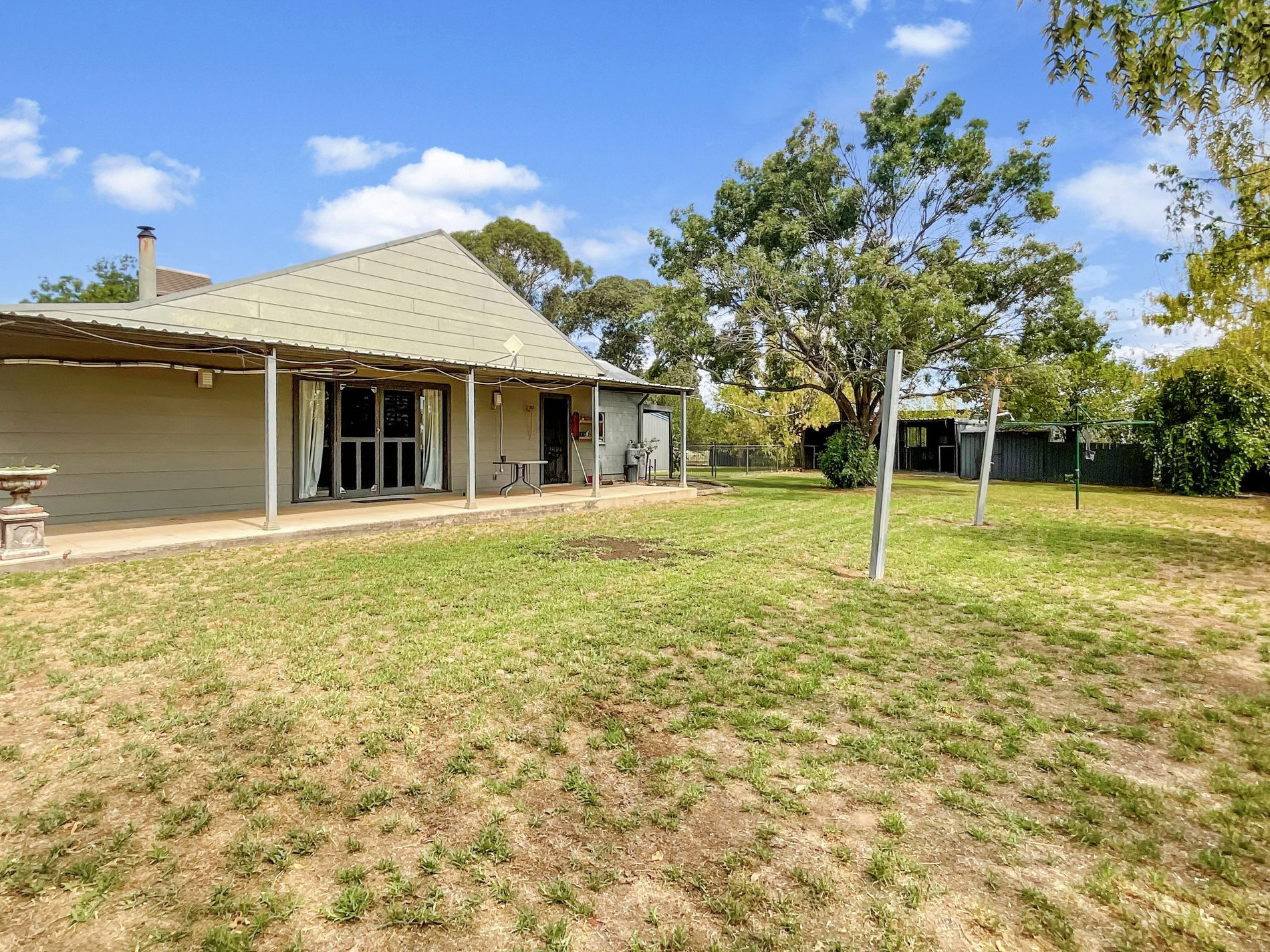 271 River Road, Forbes