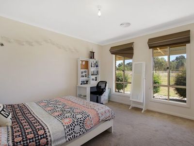 5-7 Jacaranda Ave, Rutherglen