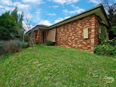 24 Oaktree Drive, Hampton Park