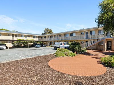 4 / 22 Chester Avenue, Dianella