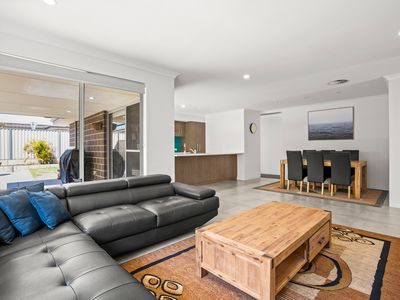 19 Calamocha Way, Piara Waters